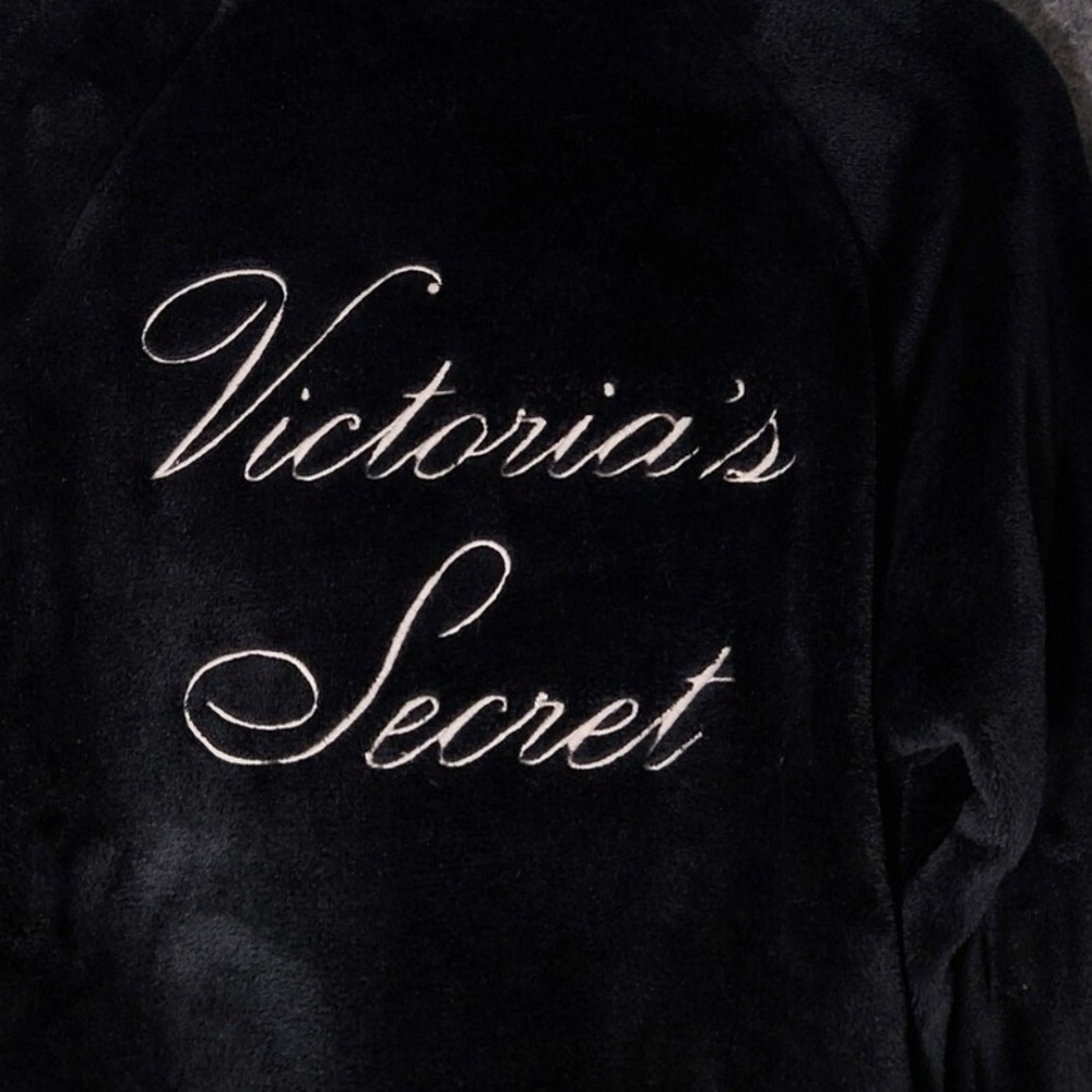 Victoria’s Secret Plush Black Robe | Soft Fleece Wrap Robe w/ Belt | Size M/L